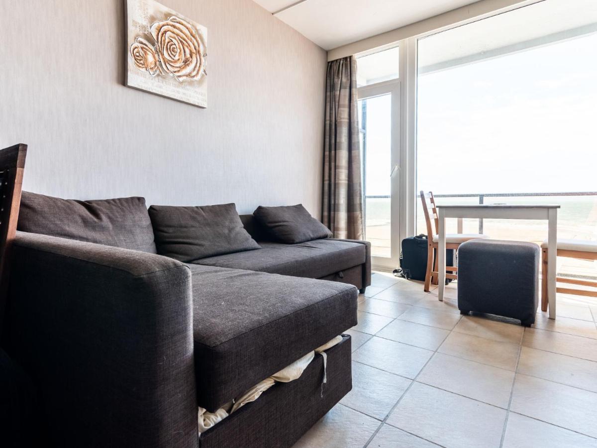 Contemporary Apartment In Oostende With Balcony Exterior foto
